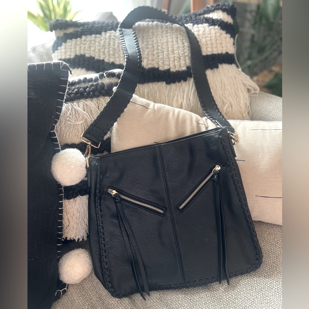 CJLA black handbag with beautiful stitching detail. EUC
